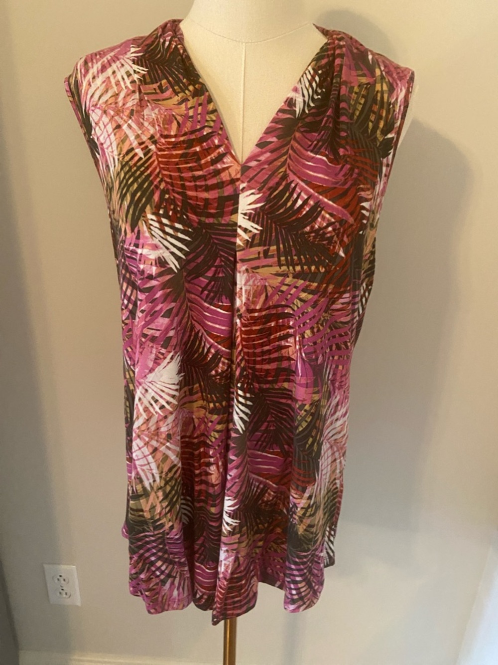 Cable & Gauge Sleeveless V-Neck Tunic in Pink, White and Brown Palm Print